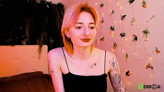 Snapshot of Kira__Cutie chatting on May 15, 11:45 pm Kira Cutie online show from May 15, 11:45 pm