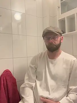 Snapshot of mrmoi1234 chatting on March 18, 10:57 pm mrmoi1234 online show from March 18, 10:57 pm