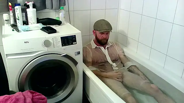 Snapshot of mrmoi1234 chatting on March 22, 6:55 pm mrmoi1234 online show from March 22, 6:55 pm