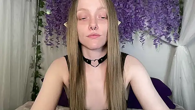 Snapshot of ElfGirlAna chatting on June 11, 2:37 pm ElfGirlAna online show from June 11, 2:37 pm