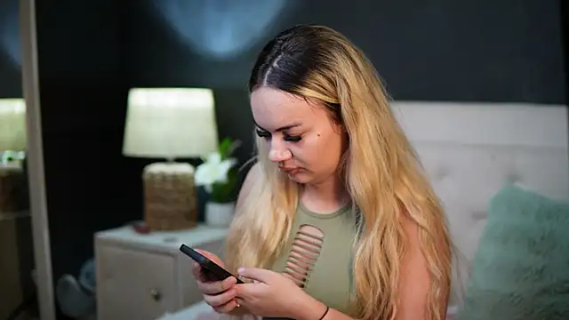 Snapshot of DaliaParis chatting on July 10, 8:33 pm DaliaParis online show from July 10, 8:33 pm