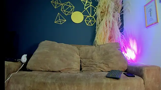 Zoe living online show from May 12, 1:52 pm