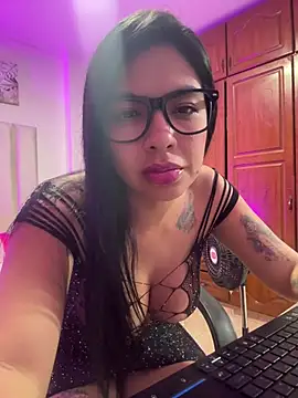 Snapshot of Noa_rousse01 chatting on August 5, 5:21 am Noa rousse01 online show from August 5, 5:21 am