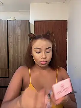 Snapshot of Kloe_rousse01 chatting on May 21, 7:54 pm Kloe rousse01 online show from May 21, 7:54 pm