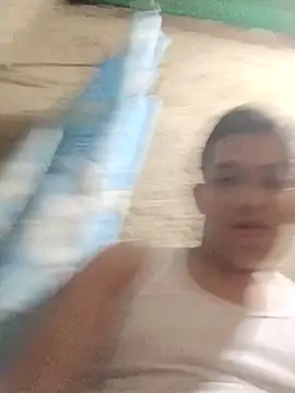 Snapshot of alee28728 chatting on March 20, 8:41 am alee28728 online show from March 20, 8:41 am