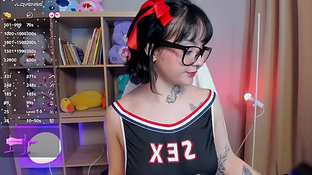  EmilyRouge  online show from May 8, 4:40 am