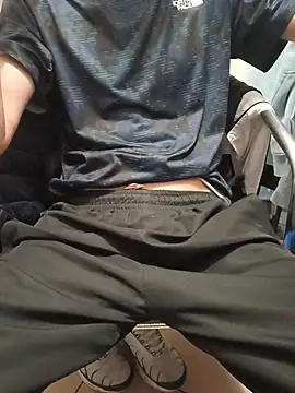 Snapshot of Skinboy06 chatting on May 26, 6:04 pm Skinboy06 online show from May 26, 6:04 pm