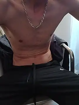 Snapshot of Skinboy06 chatting on June 19, 9:13 am Skinboy06 online show from June 19, 9:13 am