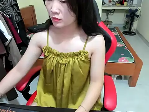 Snapshot of Olivia_cute68 chatting on July 5, 7:59 am Olivia cute68 online show from July 5, 7:59 am