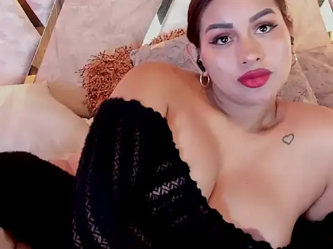 Snapshot of Mrs_Daniels chatting on May 15, 10:50 pm Mrs Daniels online show from May 15, 10:50 pm