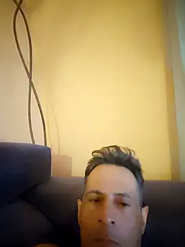 Snapshot of FINCHELABARCAVA chatting on April 15, 11:38 pm FINCHELABARCAVA online show from April 15, 11:38 pm
