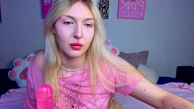 Snapshot of BlondieSummer chatting on May 7, 4:34 pm BlondieSummer online show from May 7, 4:34 pm