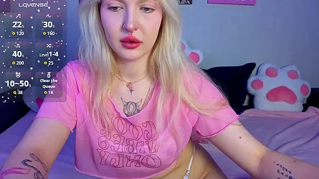 Snapshot of BlondieSummer chatting on May 23, 3:38 pm BlondieSummer online show from May 23, 3:38 pm