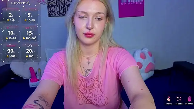 Snapshot of BlondieSummer chatting on May 29, 1:31 pm BlondieSummer online show from May 29, 1:31 pm