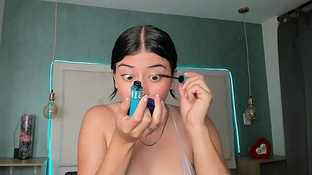 Snapshot of mia_gomez7 chatting on June 13, 1:53 pm mia gomez7 online show from June 13, 1:53 pm