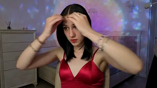 MilaVey online show from May 9, 6:46 pm