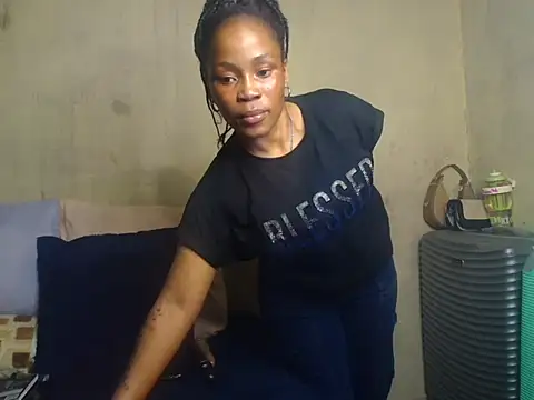 Snapshot of Lindabee200 chatting on June 14, 1:25 am Lindabee200 online show from June 14, 1:25 am