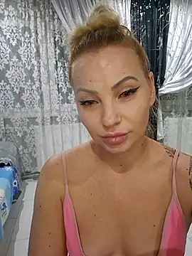 Snapshot of AngelGlowx chatting on June 3, 8:03 pm AngelGlowx online show from June 3, 8:03 pm