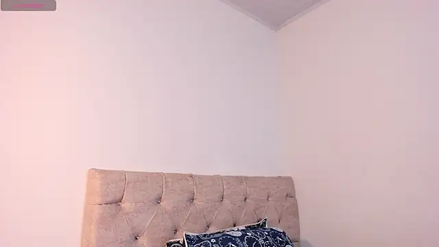 Snapshot of Sofi_Martinez1 chatting on June 23, 3:21 pm Sofi Martinez1 online show from June 23, 3:21 pm
