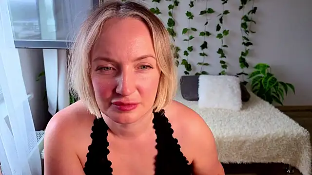 MonikFoxi online show from July 2, 4:29 am
