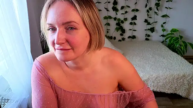 MonikFoxi online show from July 4, 4:29 am
