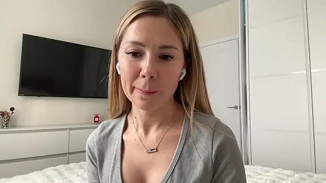 Snapshot of NensySafrons chatting on March 22, 1:25 pm NensySafrons online show from March 22, 1:25 pm