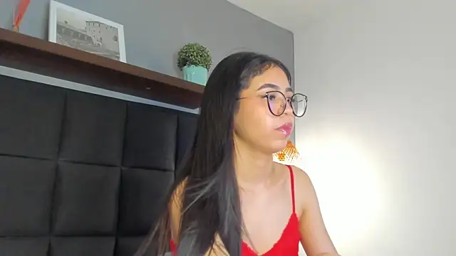 Snapshot of sofi_alix chatting on April 5, 8:06 pm sofi alix online show from April 5, 8:06 pm