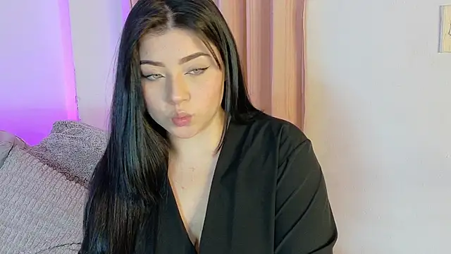 Snapshot of CamilaRougee chatting on April 4, 5:10 pm CamilaRougee online show from April 4, 5:10 pm