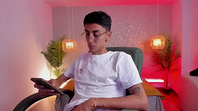 Snapshot of Gio_carangi chatting on March 21, 8:19 am Gio carangi online show from March 21, 8:19 am