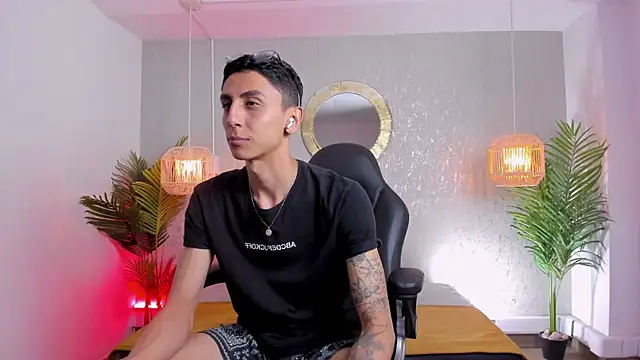 Snapshot of Gio_carangi chatting on June 25, 3:39 am Gio carangi online show from June 25, 3:39 am
