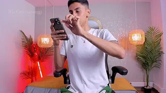 Snapshot of Gio_carangi chatting on July 26, 3:47 am Gio carangi online show from July 26, 3:47 am