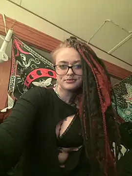 Snapshot of darlingvicuous chatting on March 22, 6:28 am darlingvicuous online show from March 22, 6:28 am