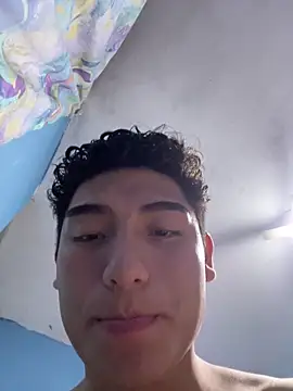 Snapshot of Piero_1369 chatting on April 21, 1:42 am Piero 1369 online show from April 21, 1:42 am