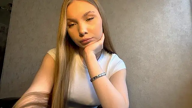 Snapshot of CarolineNine chatting on March 26, 1:28 pm CarolineNine online show from March 26, 1:28 pm