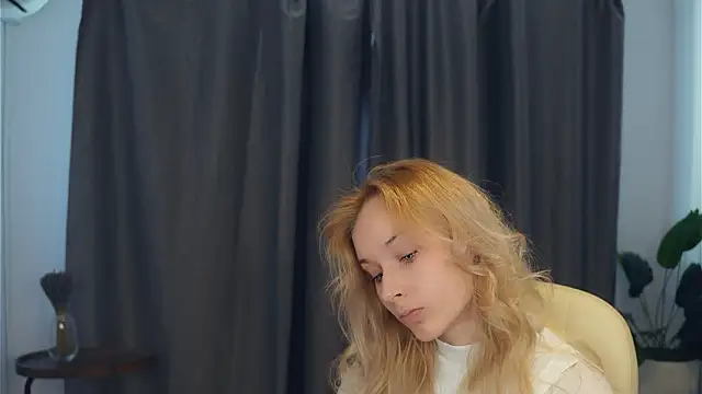 Snapshot of EuraRonchetti chatting on March 21, 10:53 am EuraRonchetti online show from March 21, 10:53 am