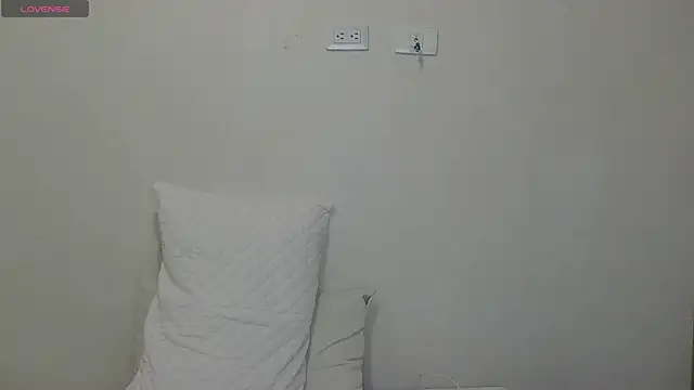 Snapshot of zyra_vex chatting on June 11, 12:32 am zyra vex online show from June 11, 12:32 am