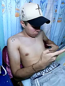 Snapshot of key2205 chatting on March 20, 4:45 pm key2205 online show from March 20, 4:45 pm