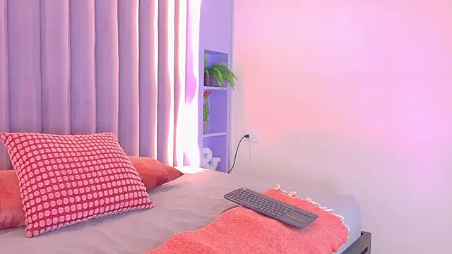 Snapshot of AhslyEvans__ chatting on June 9, 7:25 pm AhslyEvans online show from June 9, 7:25 pm
