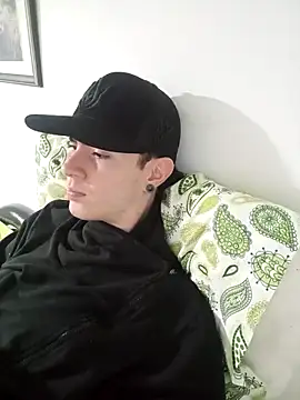 Snapshot of lio____ chatting on March 29, 8:14 am lio online show from March 29, 8:14 am