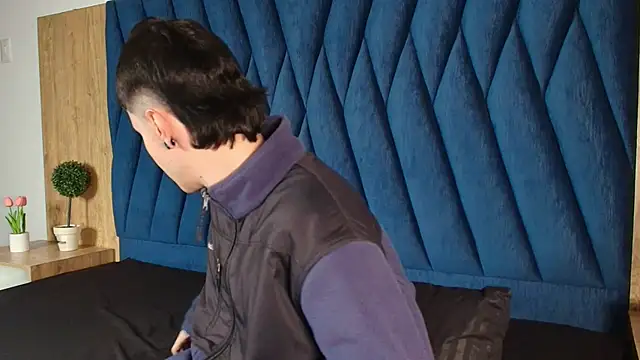 Snapshot of lio____ chatting on April 6, 2:53 am lio online show from April 6, 2:53 am