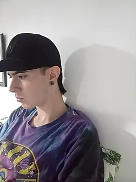 Snapshot of lio____ chatting on April 19, 1:49 am lio online show from April 19, 1:49 am