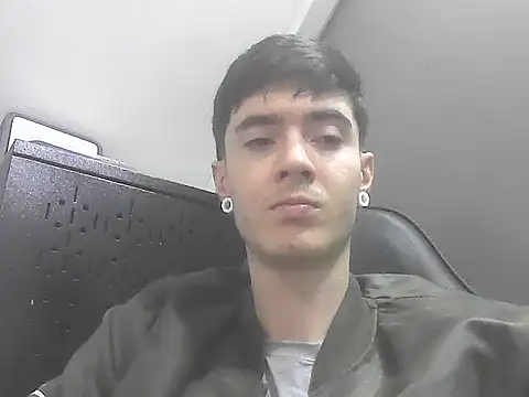 Snapshot of lio____ chatting on May 17, 5:16 am lio online show from May 17, 5:16 am