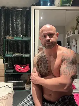 Snapshot of PeachyBlondieandThongman chatting on March 21, 12:04 am PeachyBlondieandThongman online show from March 21, 12:04 am