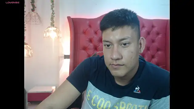 Snapshot of DominantBoy4 chatting on July 9, 4:05 am DominantBoy4 online show from July 9, 4:05 am