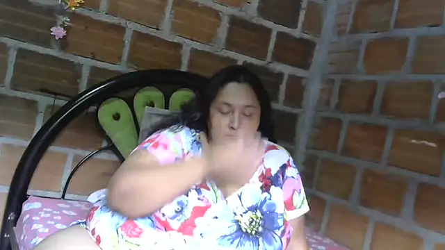 Snapshot of tistmature-69 chatting on May 23, 1:59 pm tistmature-69 online show from May 23, 1:59 pm