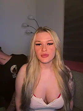 Snapshot of tiiffyy chatting on April 14, 7:42 pm tiiffyy online show from April 14, 7:42 pm