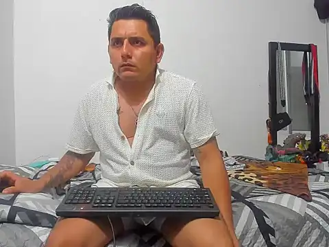 Snapshot of danisttar chatting on March 22, 12:47 am danisttar online show from March 22, 12:47 am