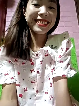 AmyLinee01 online show from April 27, 5:16 am