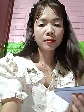Snapshot of AmyLinee01 chatting on June 1, 7:21 am AmyLinee01 online show from June 1, 7:21 am