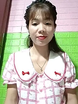 Snapshot of AmyLinee01 chatting on June 1, 7:26 pm AmyLinee01 online show from June 1, 7:26 pm